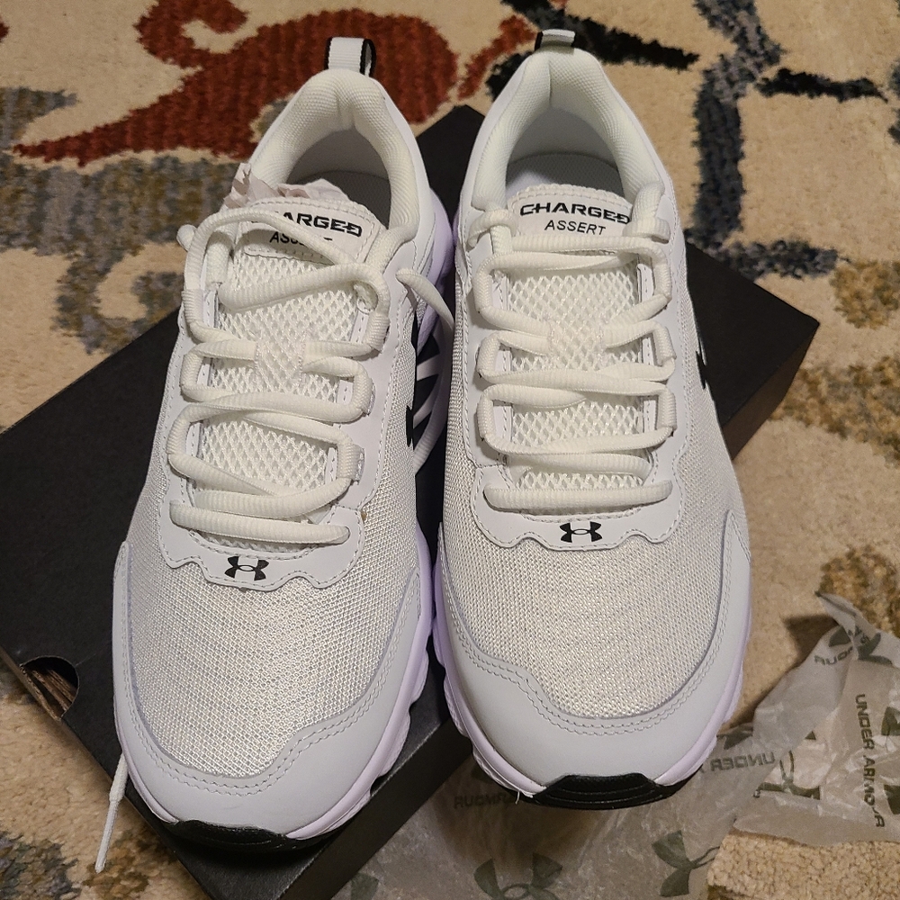 Athletic shoes AU